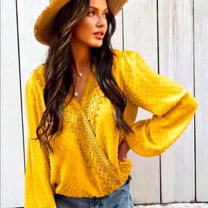 💛Beautiful yellow blouse 💛